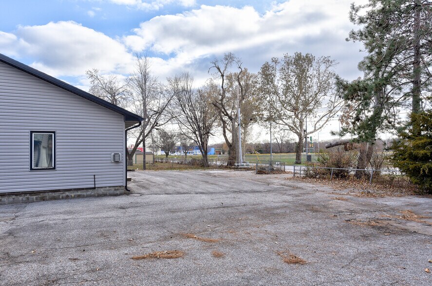 More Photos Of 5036 S 136th St, Omaha Office For Lease