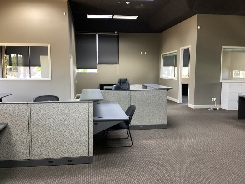 More Photos Of 635 N Plaza Dr, Visalia Office For Lease