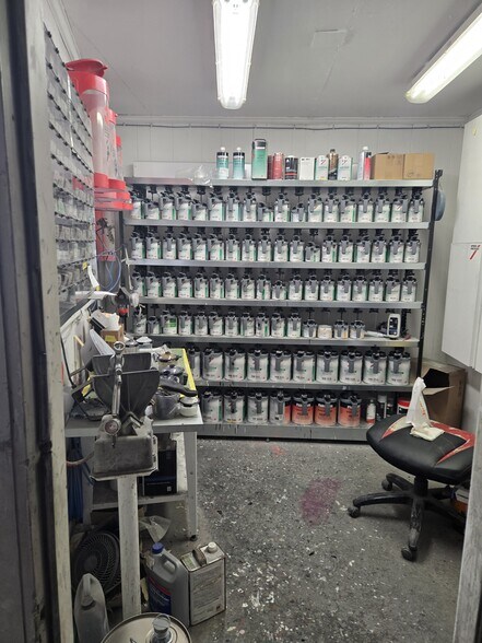 More Photos Of 20 Woodland St, Methuen Auto Repair For Sale