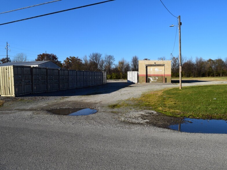More Photos Of 600 S Camp Ave, Olney Warehouse For Sale