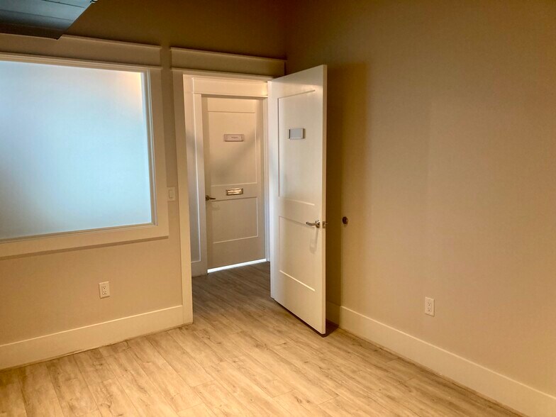More Photos Of 336 N Main St, Conroe Loft Creative Space For Lease