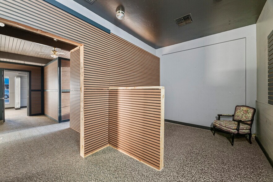 More Photos Of 603 S Riverside Ave, Medford General Retail For Sale