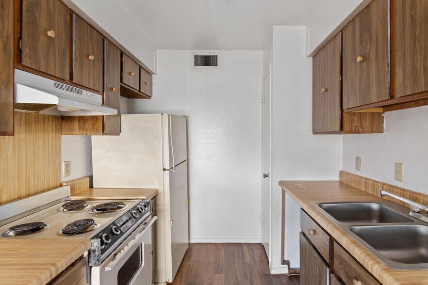 More Photos Of 1500 Sam Houston, Harlingen Apartments For Sale