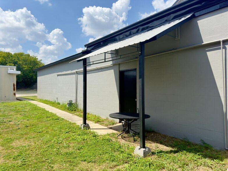 111 S Church St, Lockhart, TX 78644 Retail For Lease