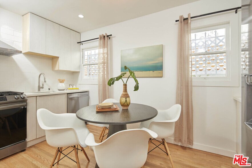 More Photos Of 2818 Abbot Kinney Blvd, Venice Apartments For Sale