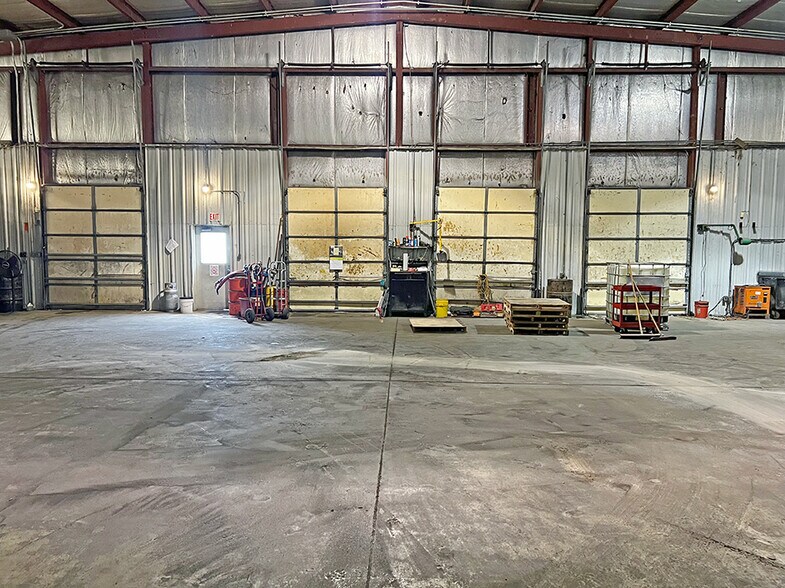 More Photos Of 1304 Woodlawn Rd, Lincoln Warehouse For Lease