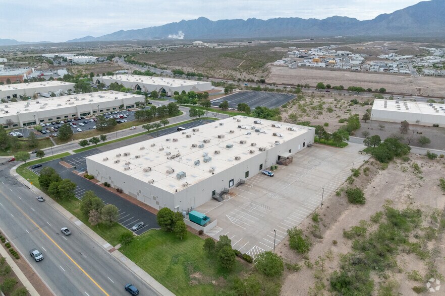More Photos Of 7730 Market Center, El Paso Showroom For Lease