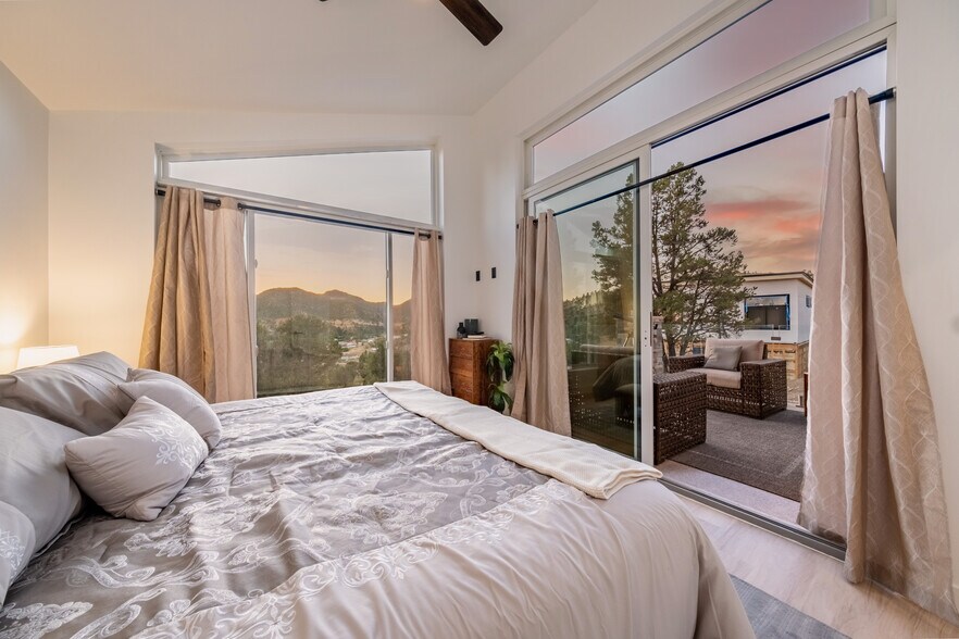 More Photos Of 342 Overlook Ln, Glendale Specialty For Sale