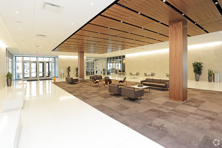 More Photos Of 909 Locust St, Des Moines Office For Lease