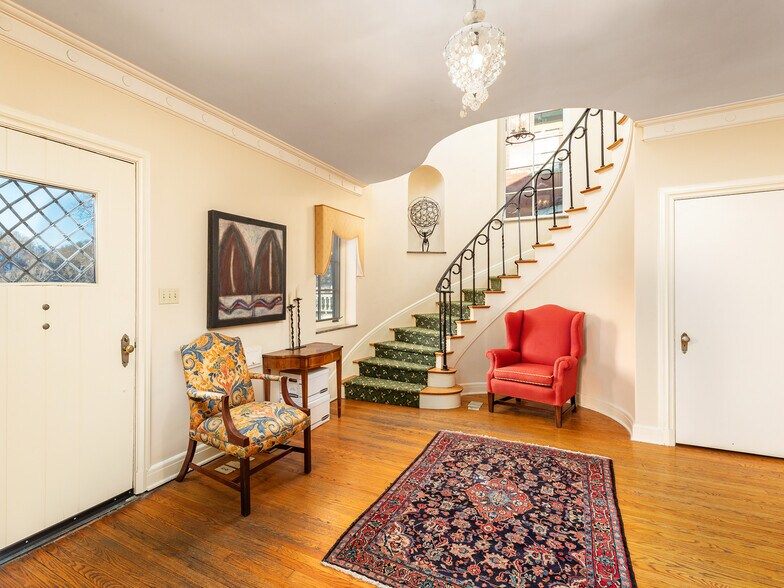 More Photos Of 1526 Kanawha Blvd E, Charleston Office Residential For Sale