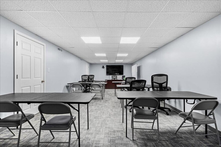 More Photos Of 57 Mountain Rd, Halifax Office For Sale