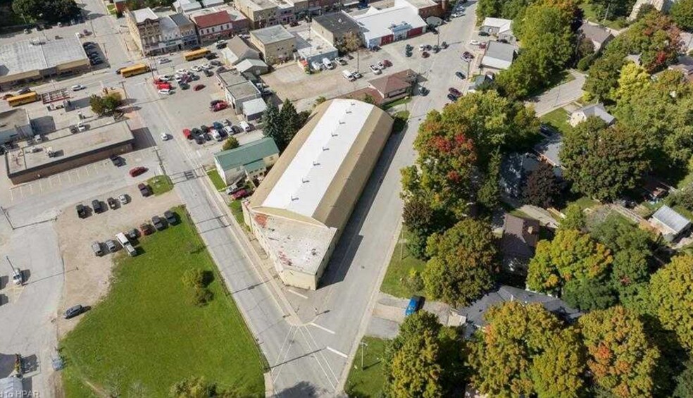 More Photos Of 37 E Victoria St, North Huron Sports And Entertainment For Lease