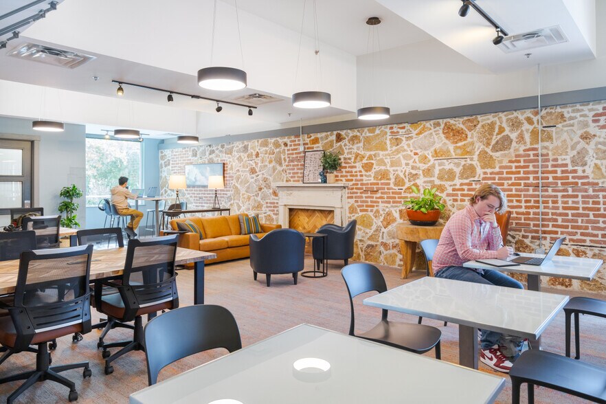 More Photos Of 8105 Rasor Blvd, Plano Coworking Space