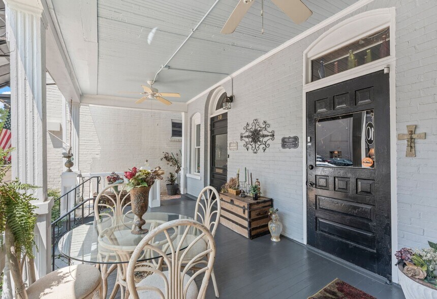 More Photos Of 10 E Washington St, Newnan Storefront Retail Residential For Sale