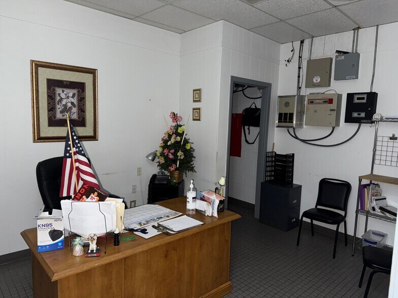 More Photos Of 826 17th Ave S, Columbus Manufacturing For Sale