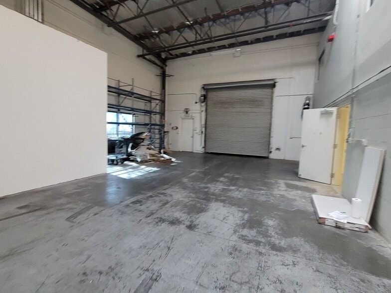 More Photos Of 800 S Rochester Ave, Ontario Warehouse For Lease