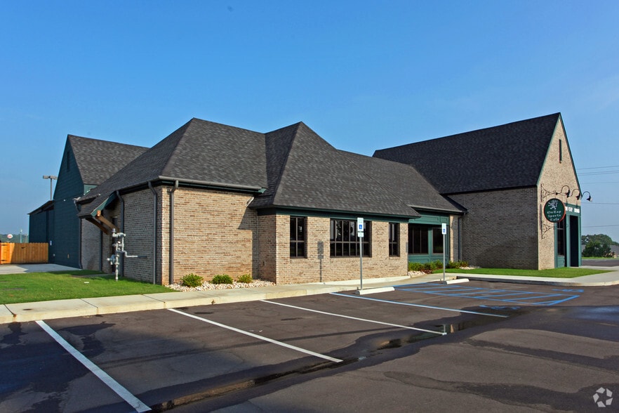 Primary Photo Of 1600 Main St, Fultondale Restaurant For Lease