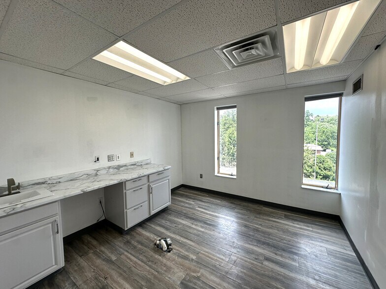 More Photos Of 2526 Monroeville Blvd, Monroeville Medical For Lease