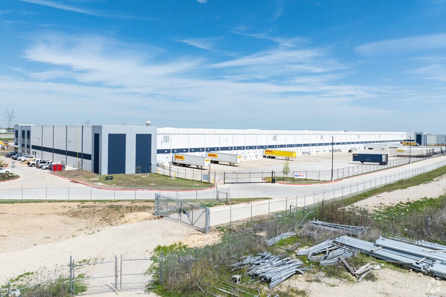 More Photos Of 11085 Harmon Rd, Fort Worth Industrial For Lease