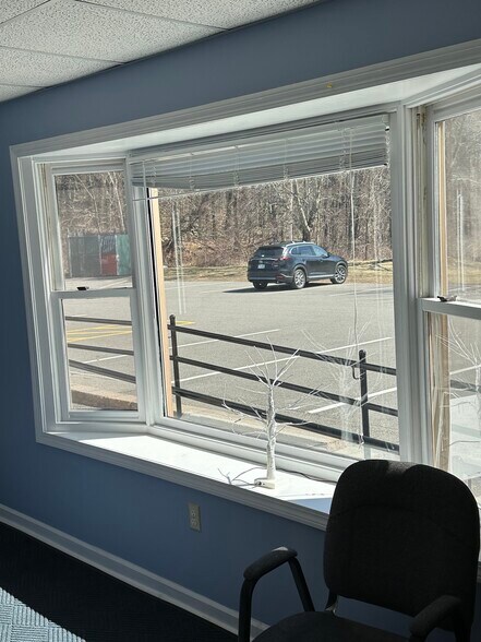 More Photos Of 12 Parmenter Rd, Londonderry Medical For Sale