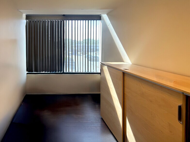 More Photos Of 3821-3859 Farragut Ave, Kensington Office For Sale