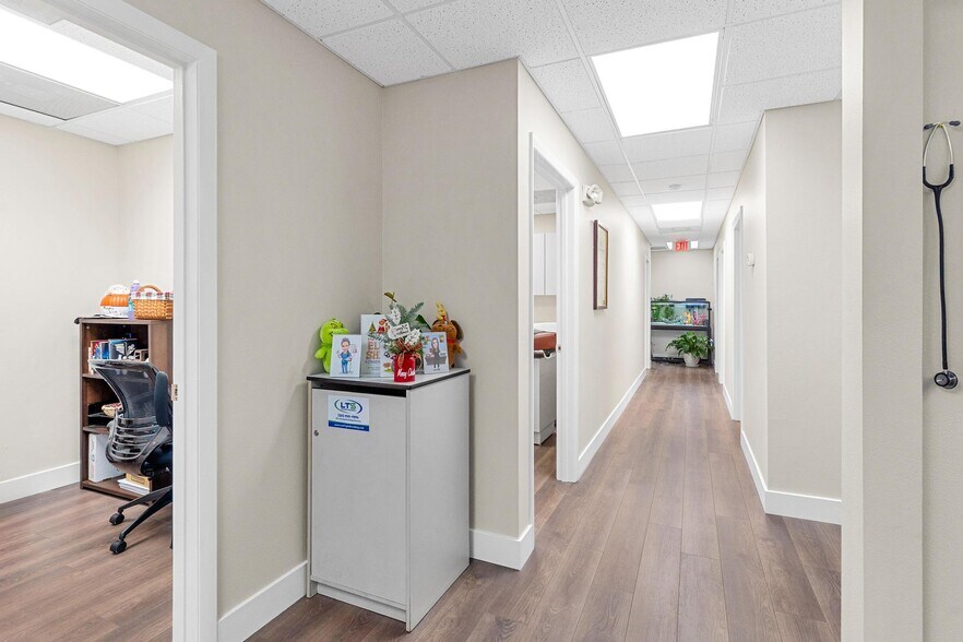 More Photos Of 920 ROLLING ACRES Rd, Lady Lake Medical For Sale