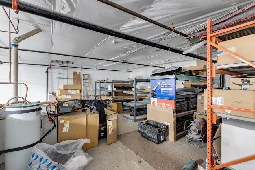 More Photos Of 5450 Desert Point Dr, Las Vegas Manufacturing For Lease