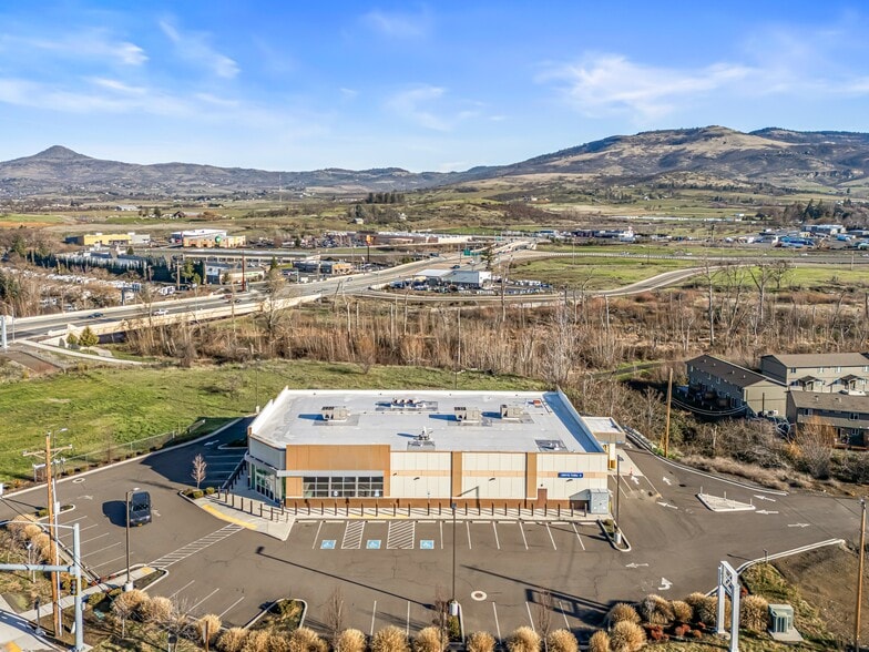 More Photos Of 636 N Main St, Phoenix General Retail For Lease