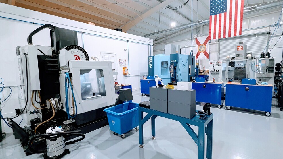 More Photos Of 2328 72nd Dr E, Sarasota Warehouse For Sale