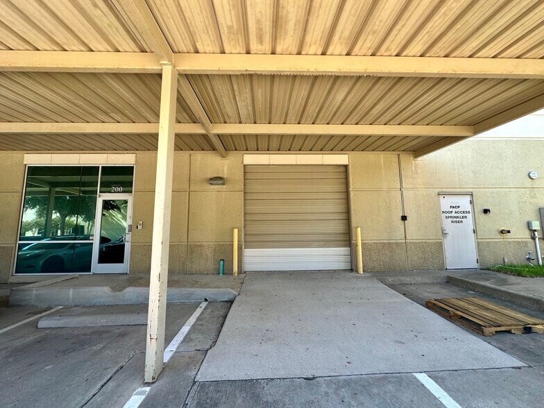 More Photos Of 3301 Matrix Dr, Richardson Research And Development For Sale