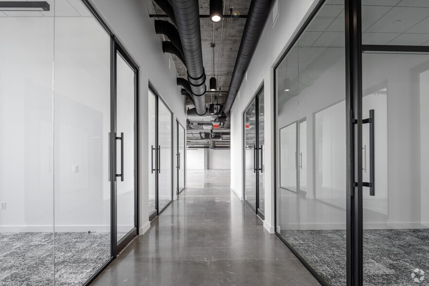 More Photos Of 3232 E Cesar Chavez St, Austin Unknown For Lease