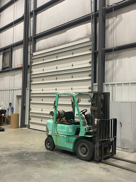 More Photos Of 1033 Cavalier Blvd, Chesapeake Manufacturing For Sale