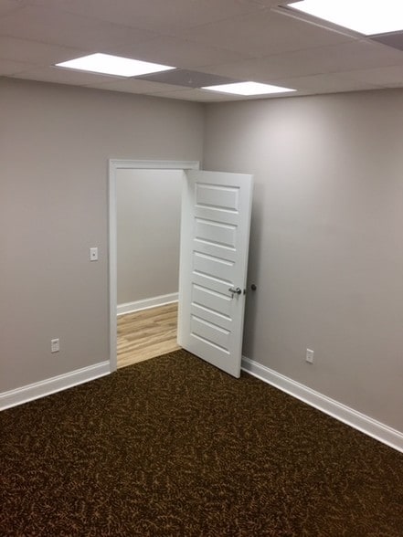 More Photos Of 40-60 Front St, Rossville Office For Sale