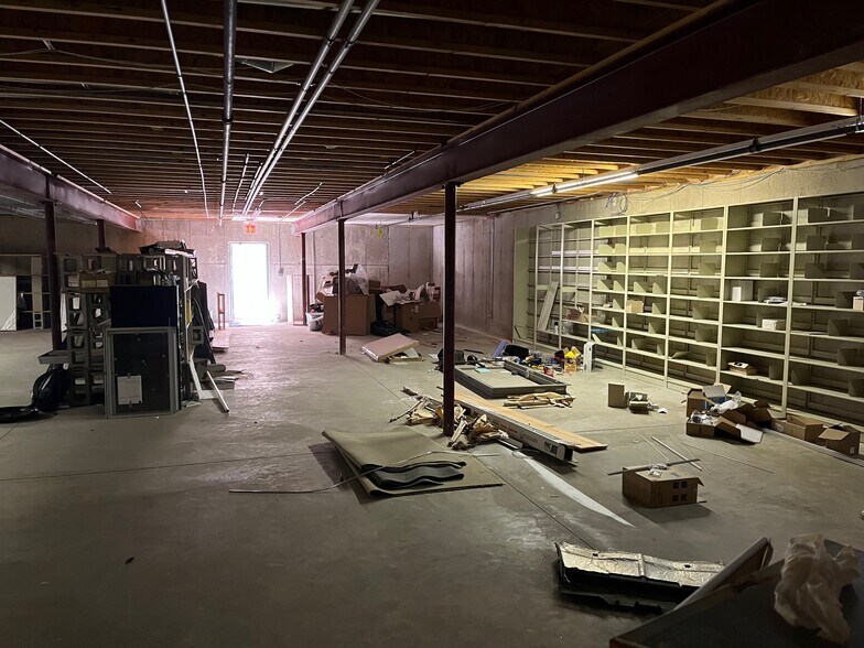 More Photos Of 183 Heritage Dr, Crystal Lake Medical For Sale