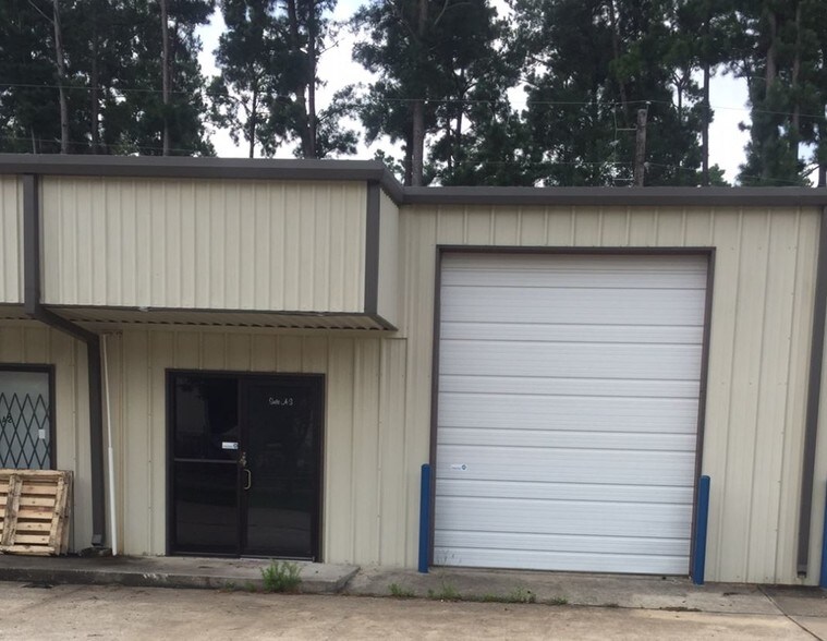 More Photos Of 17225 Hufsmith Kohrville Rd, Tomball Warehouse For Lease