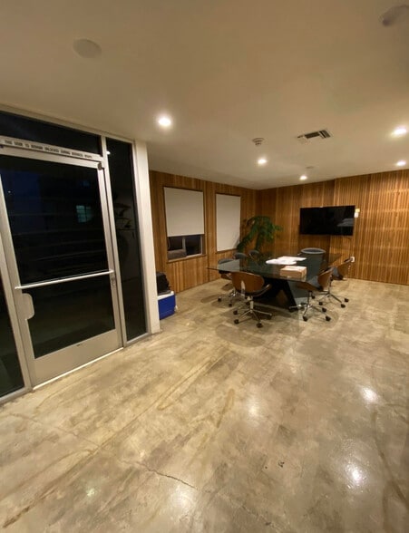 More Photos Of 127 Arena St, El Segundo Manufacturing For Lease