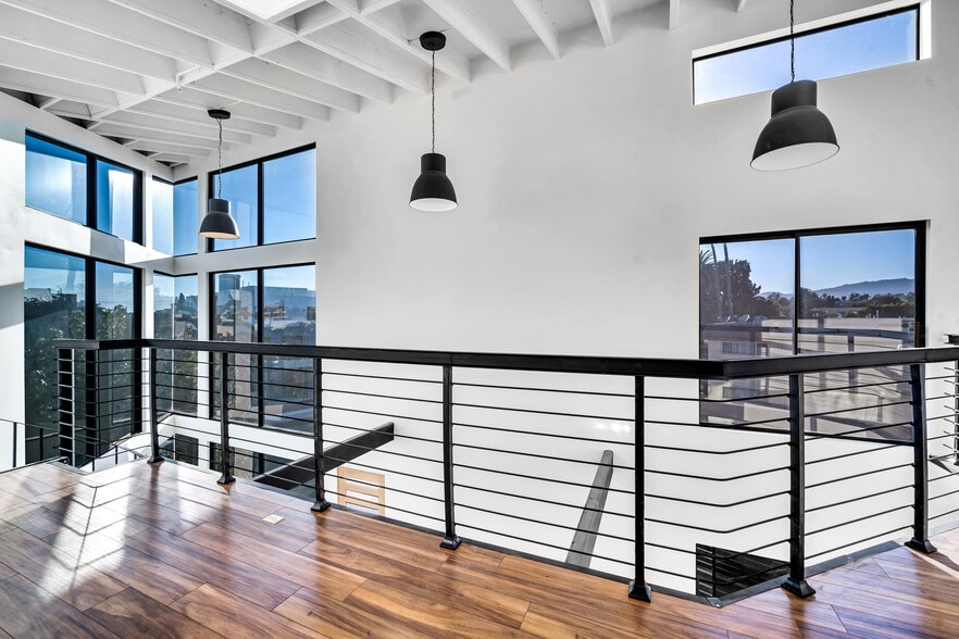 More Photos Of 1447 11th St, Santa Monica Office Residential For Lease