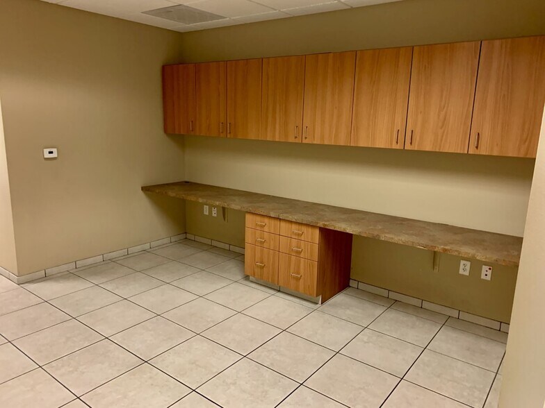 More Photos Of 2080 E Flamingo Rd, Las Vegas Unknown For Lease