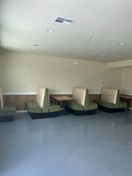 More Photos Of 7810 Bellfort Rd, Houston Restaurant For Sale