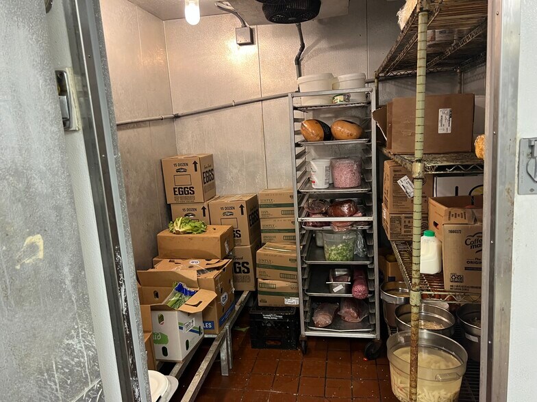 More Photos Of 1020 W Buchanan St, California Fast Food For Sale