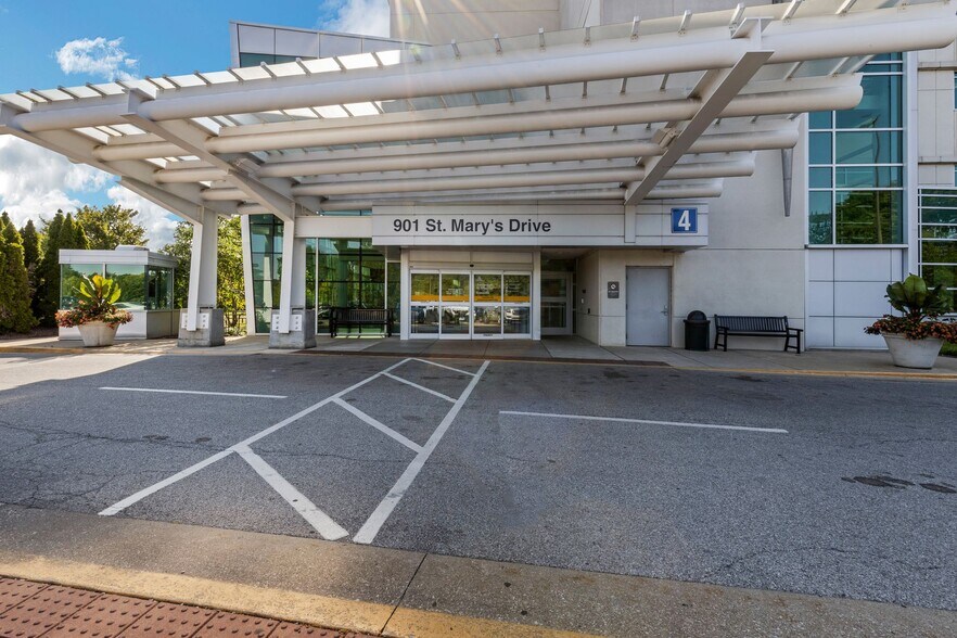 More Photos Of 901 St Mary's Dr, Evansville Medical For Lease