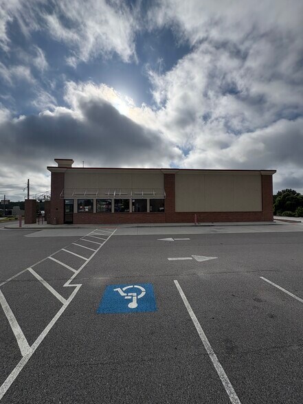 More Photos Of 138 Commerce Ave, Lagrange Fast Food For Sale