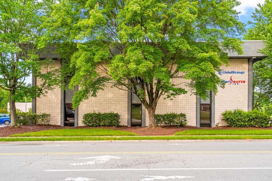 More Photos Of 508 S Lexington Ave, Burlington Office For Sale