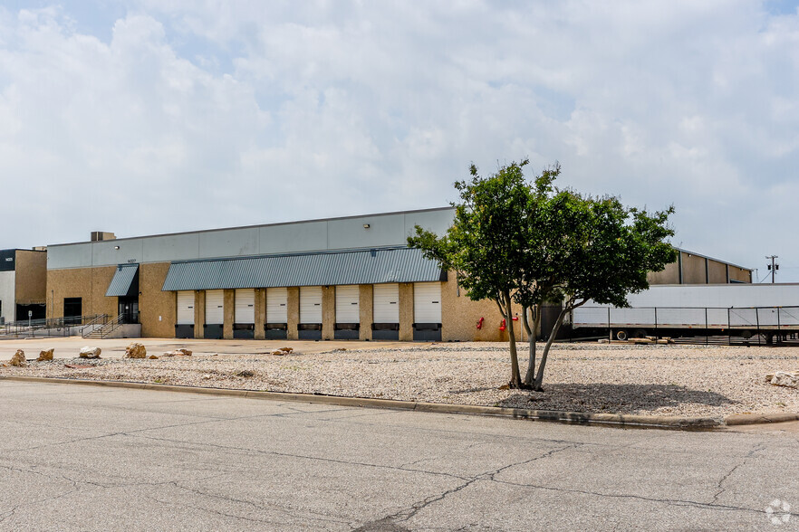 Primary Photo Of 14327 Gillis Rd, Dallas Distribution For Lease