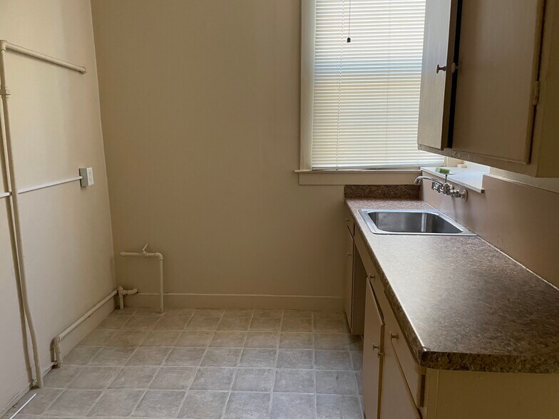 More Photos Of 2140 S El Camino Real, San Mateo Storefront Retail Residential For Lease