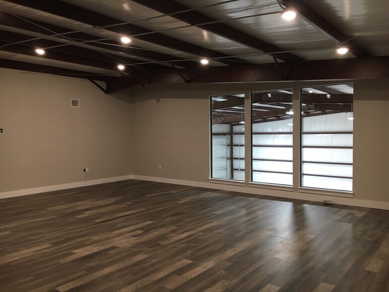 More Photos Of 14430 Fm 718, Fort Worth Warehouse For Lease