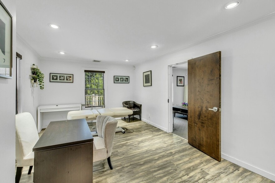 More Photos Of 139 Plandome Rd, Manhasset Medical For Sale