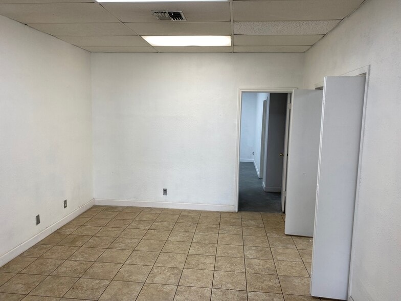 More Photos Of 4218-4220 Centergate St, San Antonio Research And Development For Lease