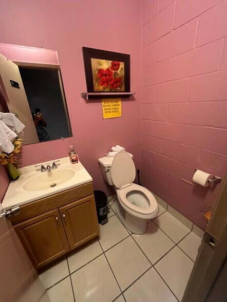 More Photos Of 1650-1660 S Dairy Ashford Rd, Houston Storefront Retail Office For Lease