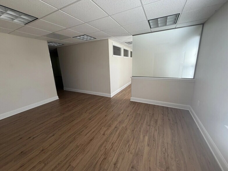 More Photos Of 9250-9254 Mosby St, Manassas Office For Sale